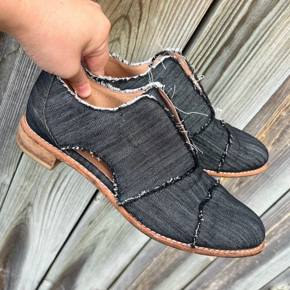 ALL BLACK Anthropologie‎ Denim Oxford 40.5 Black Raw Edge Deconstructed Flat